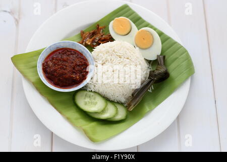 Traditionelle malaysische Frühstück namens Nasi lemak Stockfoto