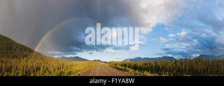 Alaska Highway, Kanada, Regenbogen, Yukon, Panorama Stockfoto