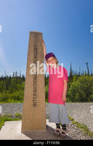 Grenze, Kanada, Mädchen, Zeichen, Yukon, Alaska, Marker Stockfoto