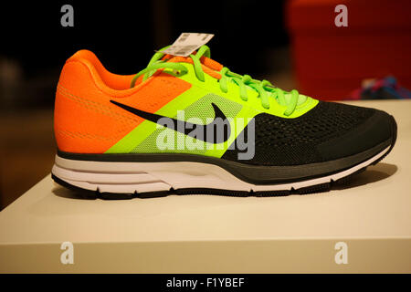 Markenname: Ein "Nike" Sportschuh, Dezember 2013, Berlin. Stockfoto