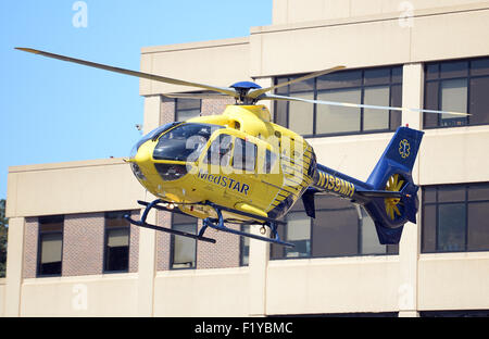 Washington, DC, USA. 7. Sep, 2015. 20150907 - ein MedSTAR Hubschrauber fährt Georgetown University Hospital in Washington. © Chuck Myers/ZUMA Draht/Alamy Live-Nachrichten Stockfoto