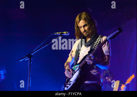 Glasgow, Schottland. 8. September 2015. Kevin Parker der australischen Rockband führt Tame Impala live at The Barrowland Ballroom. Bildnachweis: Roberto Ricciuti/Alamy Live-Nachrichten Stockfoto