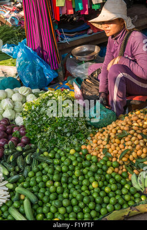 Freundliche Verkäufer an Siem Psar Leu Markt. Lokalen Markt. Siem Reap, Kambodscha Stockfoto