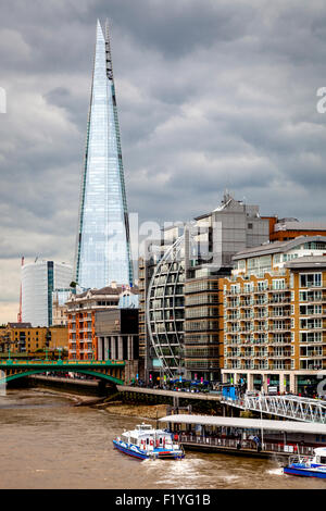 Die Scherbe, die Themse und am Flussufer Eigenschaften, London, England Stockfoto