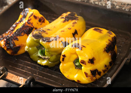 Paprika gegrillt auf der Grillplatte Stockfoto