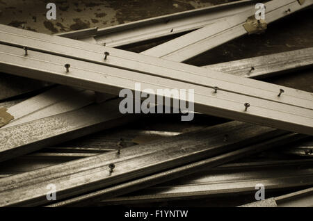 Grau metallic, bar mit Nagel Stockfoto