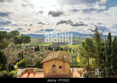 PIENZA, Italien - 25. Januar 2015: Panoramablick auf Val d ' Orcia Tal von Pienza, Italien. Stockfoto