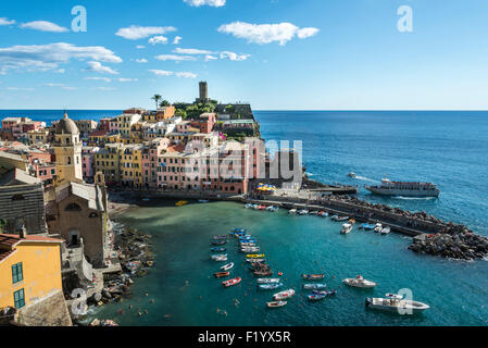 Blick auf Vernazza, La Spezia Provinz, Cinque Terre, Ligurien, Italien Stockfoto