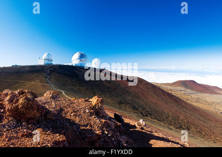 Der Mauna Kea Skyline zeigt, von links nach rechts, Universität von Hawaii 2,2 Meter Teleskop, Gemini Beobachtung, C-F-H-Teleskop Stockfoto