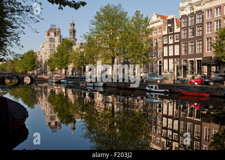 typischen Stadt-Kanal in Amsterdam, Noord-Holland, Niederlande, Europa Stockfoto