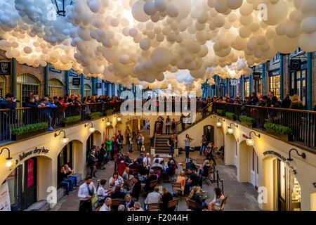 Geschäfte und Restaurants, Covent Garden, London, England Stockfoto