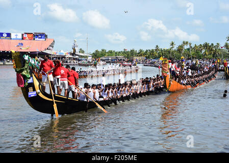 Nehru Trophäe Schlange Regatta während Onam Feier in Alleppey, Alappuzha, Kerala. Stockfoto