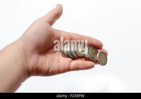 Münzen fallen aus einer hand Stockfoto