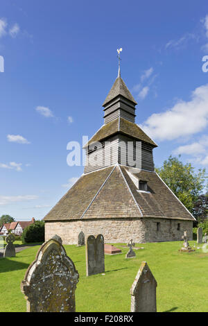 Der Glockenturm auf dem Kirchhof von St. Mary die Jungfrau Kirche, Pembridge, Herefordshire, England, UK Stockfoto