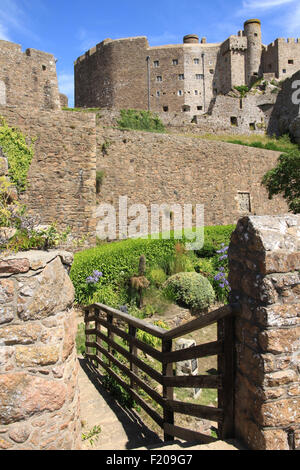 Die wichtigsten halten am Mont Orguiel, Gorey Castle, Jersey, von der Verteidigung auf das innere Tor gesehen. Stockfoto