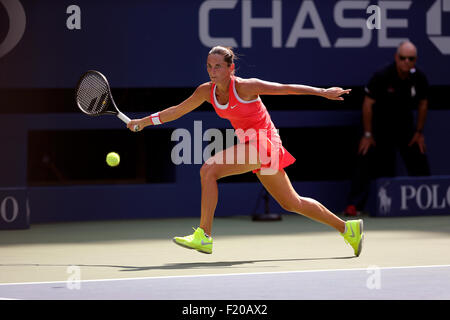 New York, USA. 08. Sep, 2015. Roberta Vinci Italiens in Aktion gegen Frankreichs Kristina Mladenovic während ihr Viertelfinalspiel bei den US Open in Flushing Meadows, New York am Nachmittag des 8. September 2015. Bildnachweis: Adam Stoltman/Alamy Live-Nachrichten Stockfoto