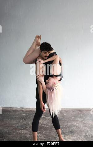 Tänzer üben im studio Stockfoto