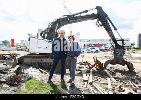 Fototermin die Berlin-Episode der ARD TV-Kriminalität zu fördern zeigen Tatort vor Ort beim Bau Blick in Hermannplatz.  Mitwirkende: Meret Becker, Mark Waschke wo: Berlin, Deutschland bei: 9. Juli 2015 Stockfoto