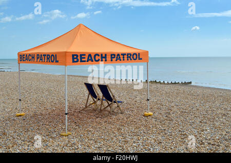 Bexhill-on-Sea, East Sussex, England, UK. Leere "beach Patrol" Station an einem ruhigen Tag im August Stockfoto