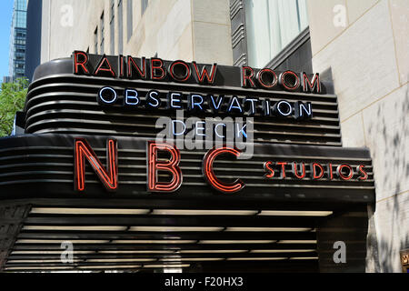 NBC Studios unterschreiben 30 Rockefeller Center in Midtown Manhattan. Stockfoto