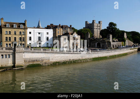 Rochester Castle und den Fluss Medway, Rochester, Kent, England, Vereinigtes Königreich, Europa Stockfoto