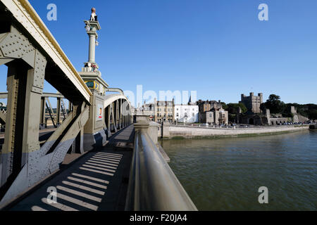 Rochester-Brücke über den Fluss Medway mit Blick auf Schloss, Rochester, Kent, England, Vereinigtes Königreich, Europa Stockfoto