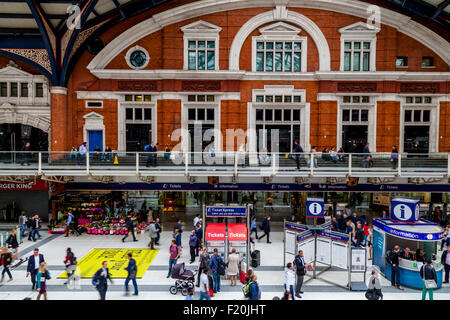 Bahnhofshalle Liverpool Street, London, England Stockfoto