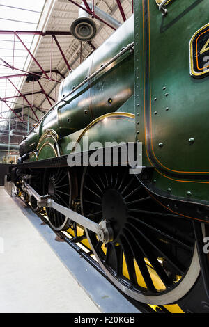 Great Western Railway Museum. Swindon, England. Dampf-Lokomotive Caerphilly Castle auf dem Display. Großbritannien Stockfoto