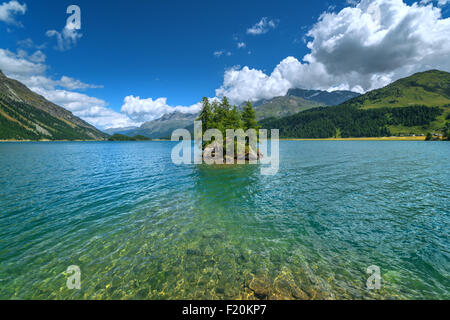 Erstaunliche Sonnentag am Silsersee See in den Schweizer Alpen. Segl, Schweiz, Europa. Stockfoto
