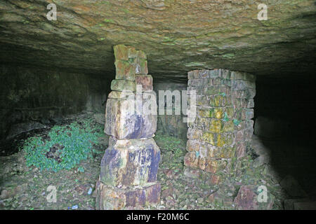 Tilly Wimm Caves oder Steinbrüche im Durlston Country Park nahe Swanage Isle of Purbeck Dorset England an der Jurassic Coast Stockfoto