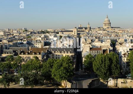 Frankreich, Paris, Panoramablick auf das Pantheon im Vordergrund la rue des Bernhardinerordens, die führt zu der Saint Nicolas du Chardonnet-Kirche und die von Saint Etienne du Mont (Luftbild) Stockfoto