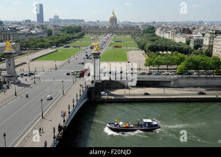 Frankreich, Paris, der Esplanade des Invalides und Alexander III Brücke gebaut von den Ingenieuren Jean Resal und Amédée Alby für die Weltausstellung 1900 (Luftbild) Stockfoto