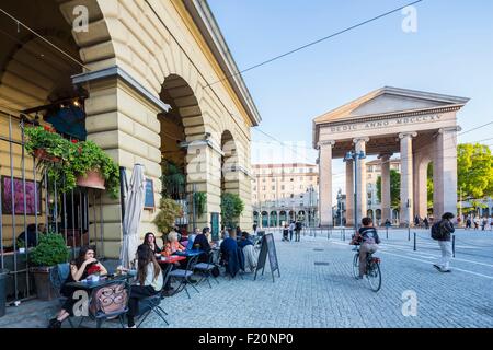 Italien, Lombardei, Mailand, Piazza Ventiquattro Maggio zu platzieren und Tür Porta Ticinese Stockfoto