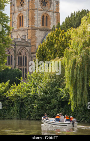 Motorboot am Fluss Avon, Stratford-upon-Avon, Warwickshire, England, UK Stockfoto