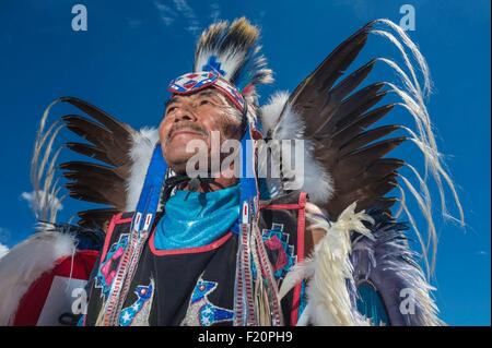 USA, Arizona, Fenster Rock Festival Navajo Nation Fair, Navajo zeremonielle Kleidung (Insignien) bevor ein Pow Wow (traditioneller Tanz) Stockfoto