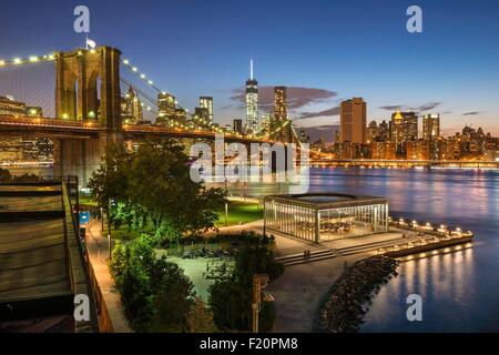 USA, New York, Brooklyn, Brooklyn Bridge und Manhattan anzeigen Stockfoto