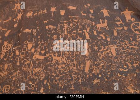 USA, Utah, Colorado Plateau, Zeitung Rock State Historic Monument in der Nähe von Canyonlands National Park, Petroglyphen Stockfoto