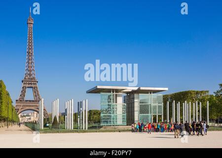 Frankreich, Paris, Bereich aufgeführt als Weltkulturerbe von der UNESCO, dem Champ de Mars, die Mauer des Friedens und der Eiffelturm Stockfoto