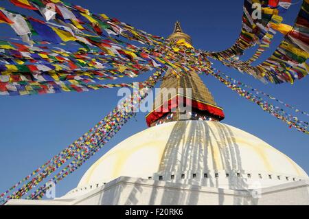 Nepal, Kathmandu-Tal, Bodnath, Weltkulturerbe der UNESCO, Gebetsfahnen auf dem Stupa (Archiv) Stockfoto