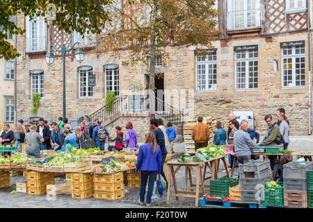 Frankreich, Ille et Vilaine, Rennes, Place des Lices, Villen (17. Jh.) mit dem täglichen Markt aus dem frühen 17. Jahrhundert Stockfoto