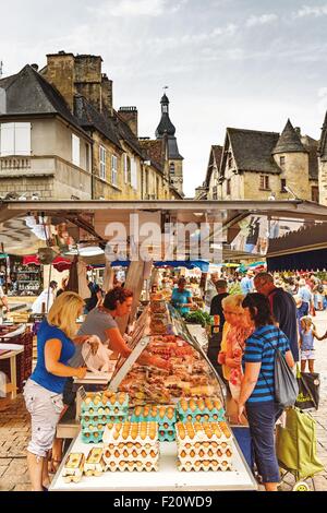 Frankreich, Dordogne, Dordogne Tal, Périgord, Sarlat la Caneda, Phase des Lebens auf dem Wochenmarkt in Sarlat Stockfoto