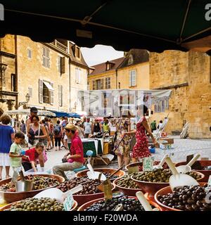 Frankreich, Dordogne, Dordogne Tal, Périgord, Sarlat la Caneda, Phase des Lebens auf dem Wochenmarkt in Sarlat Stockfoto