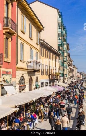 Italien, Lombardei, Mailand, Navigli, Treidelweg Naviglio Grande, Fuß entlang des Naviglio Grande-Kanals zwischen dem 12. und 14. Jahrhundert erbaut Stockfoto