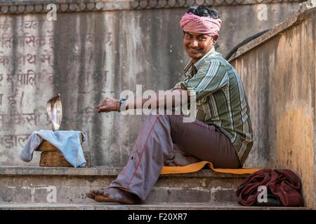 Indien, Rajasthan Zustand, Jaipur, während Schlangenbeschwörer im Bereich Galta Stockfoto