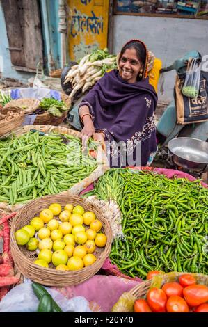 Indien, Bundesstaat Rajasthan, Udaipur, der Obst- und Gemüsemarkt Stockfoto