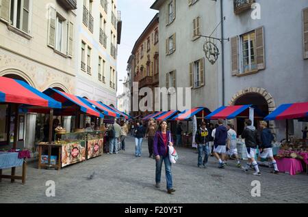 Schweiz, Tessin, Bellinzona aufgeführt auf der UNESCO-Weltkulturerbe, Markt im Zentrum Stadt Stockfoto