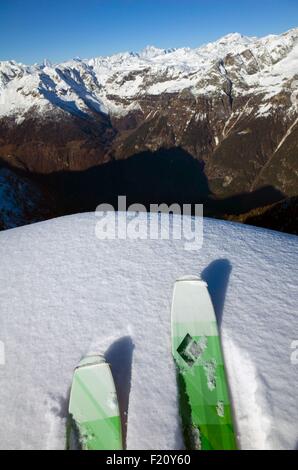 Schweiz, Tessin, Val Maggia, Ski Touren über Bosco Gurin einer deutschsprachigen Dorf mitten in der italienischen Schweiz Stockfoto