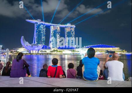 Singapur, Marina Bay, Marina Bay Sands, Luxuary Hotel wurde 2010 eröffnet und der Arts and Sciences Museum gebaut wie eine Lotus Blumenform vom Architekten Moshe Safdie Stockfoto