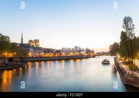 Frankreich, Paris, Ile De La Cité, die Ufer der Seine als Weltkulturerbe der UNESCO, Rathaus Kai aufgeführt Stockfoto