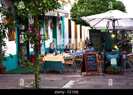 Spanien, Andalusien, Cordoba, Altstadt als Weltkulturerbe der UNESCO, Museo De La Tapa y El Vino Restaurant, Calle de aufgeführt Enrique Romero de Torres, 3 Stockfoto